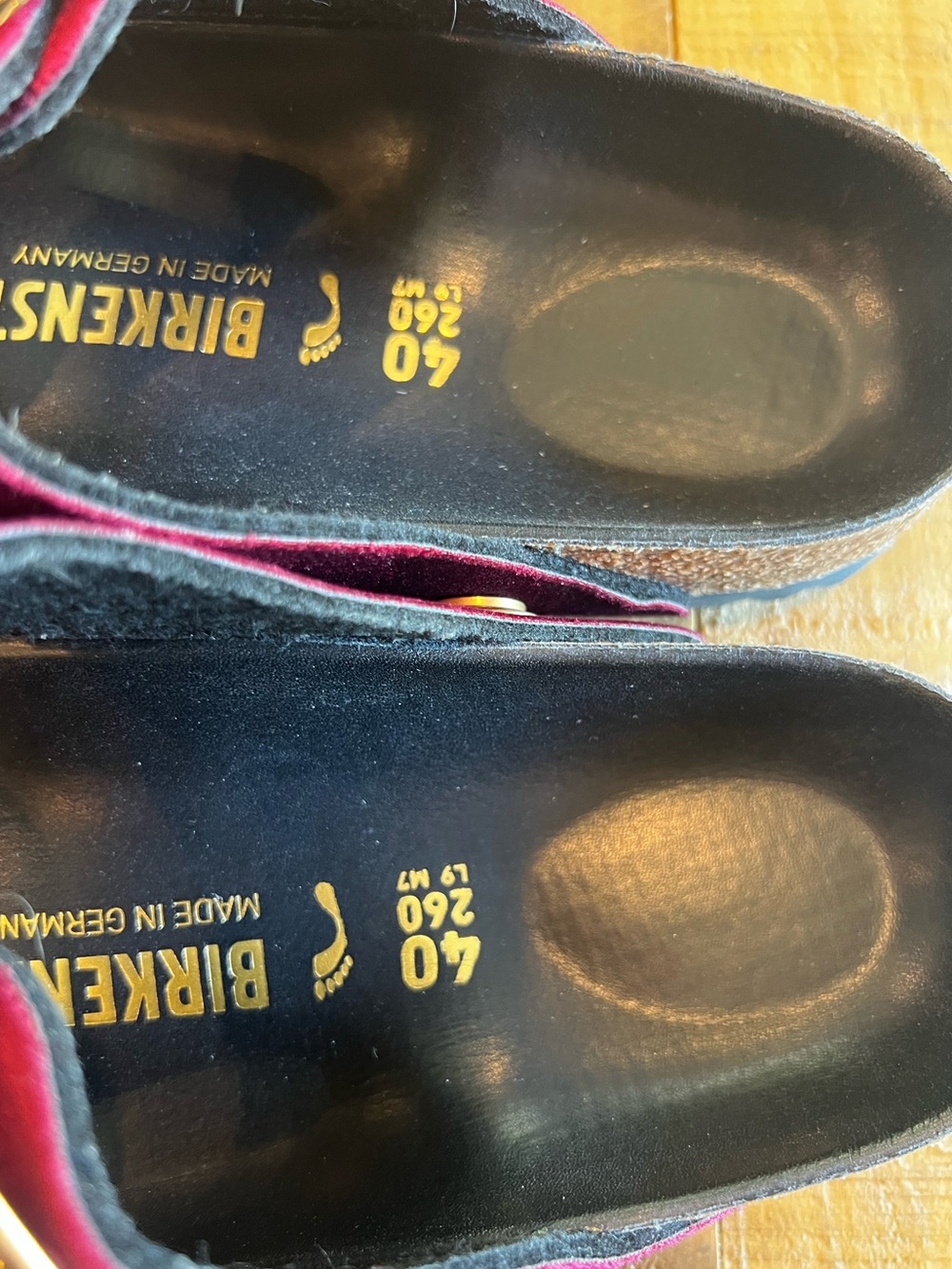 Birkenstock Arizona Big Buckle Velvet Burgundy Wine Sandals EU 40 NWOT Rare Luxe - Picture 4 of 5